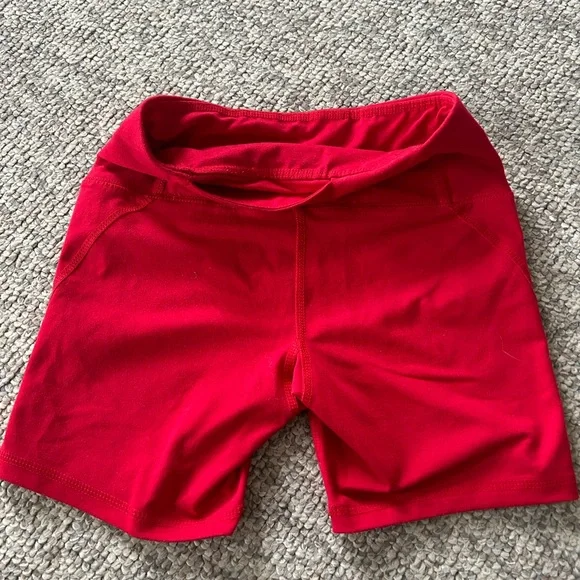 XS RED DSG Women's Momentum 5" Shorts with back pockets - Picture 3 of 5